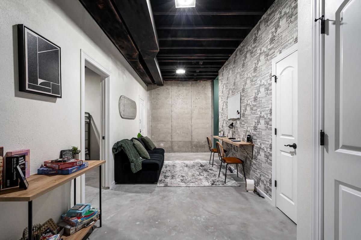 1mile To Dt Rooftop Deck Gym Fireplace *