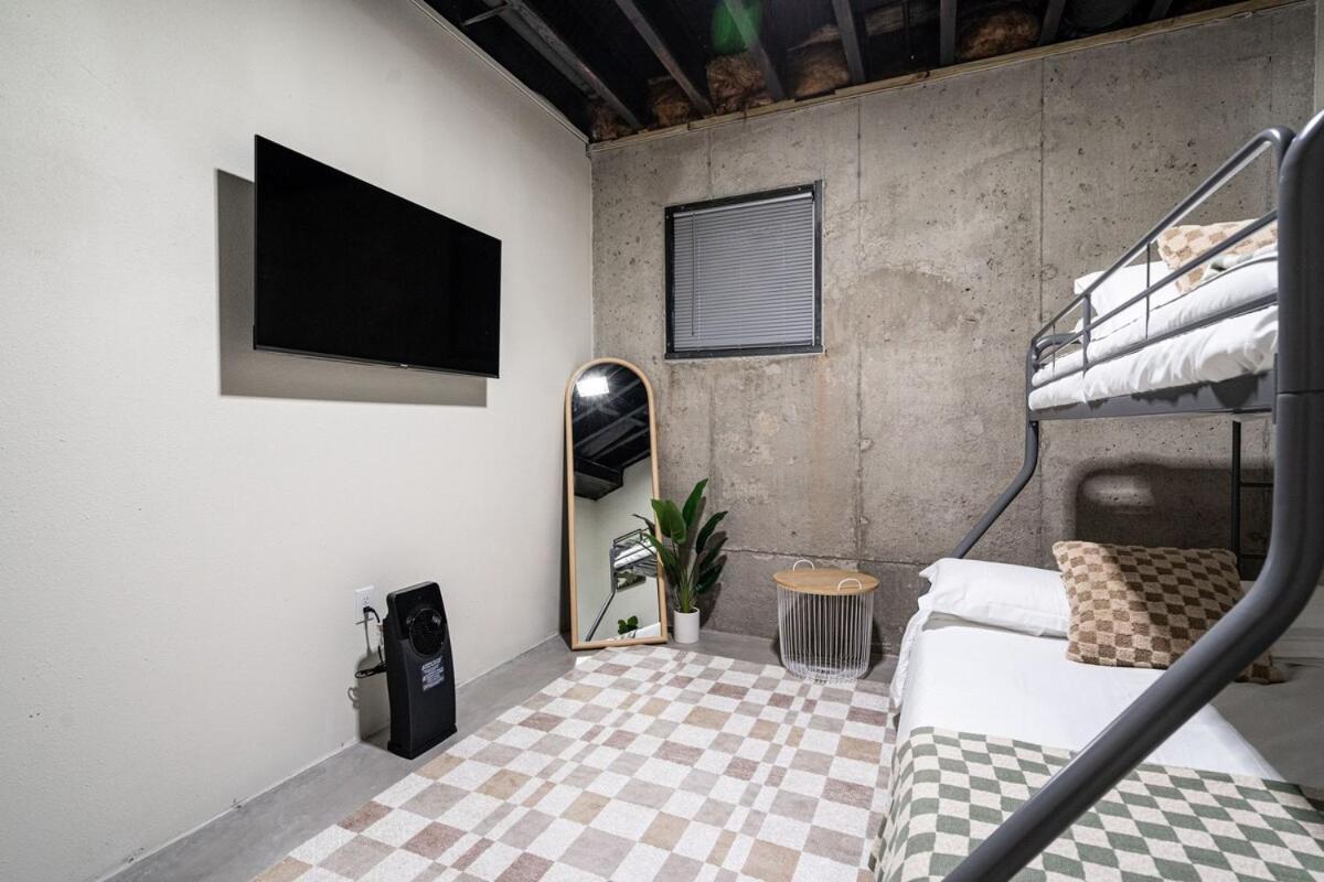 1mile To Dt Rooftop Deck Gym Fireplace *