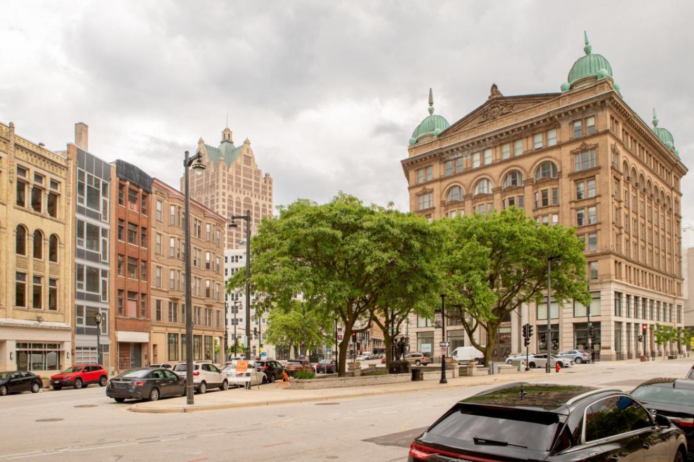 Flexhome Westown 2br Rs7 In Fiserv And Theater District