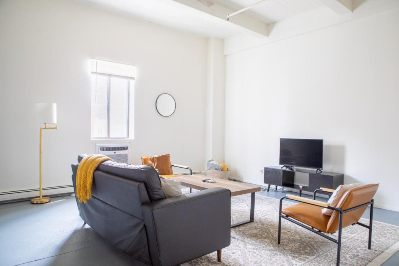 Flexhome Westown 2br Rs7 In Fiserv And Theater District Apartment