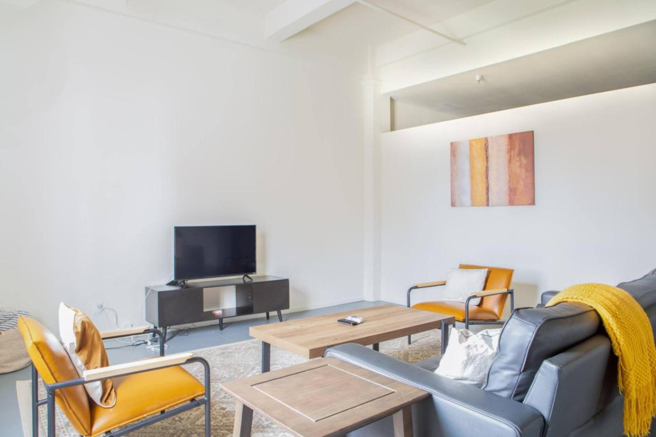 Apartment Flexhome Westown 2br Rs7 In Fiserv And Theater District *