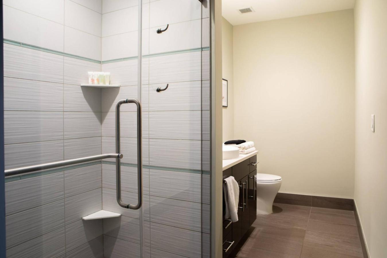 Flexhome East Town 2br Mf6 Milwaukee