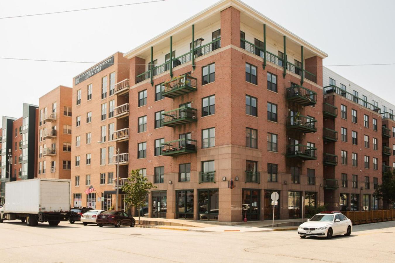 Apartment Spacious Third Ward Near Summerfest With Balcony
