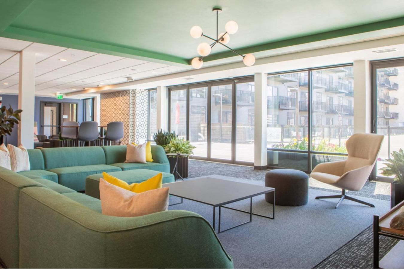 Chic East Side 1br With Balcony, Pool, And Gym *