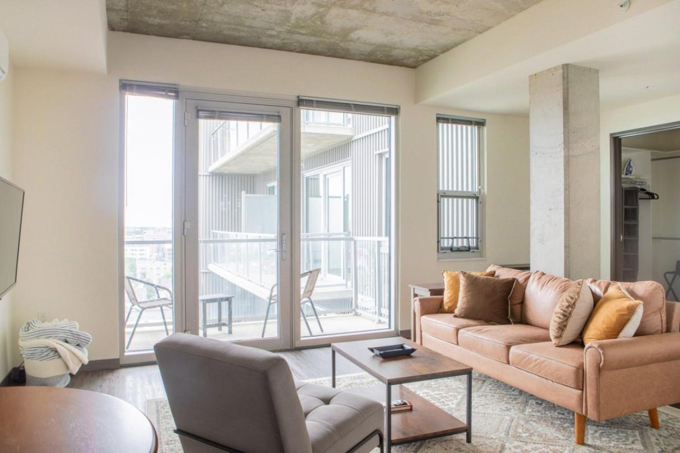 Apartment Flexhome East Side 1br Ur11 - Near Brady With Gym And Balcony Milwaukee