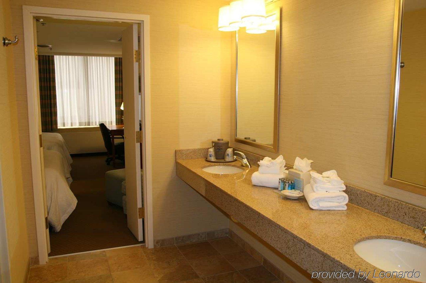 Hampton & Downtown Hotel 3*