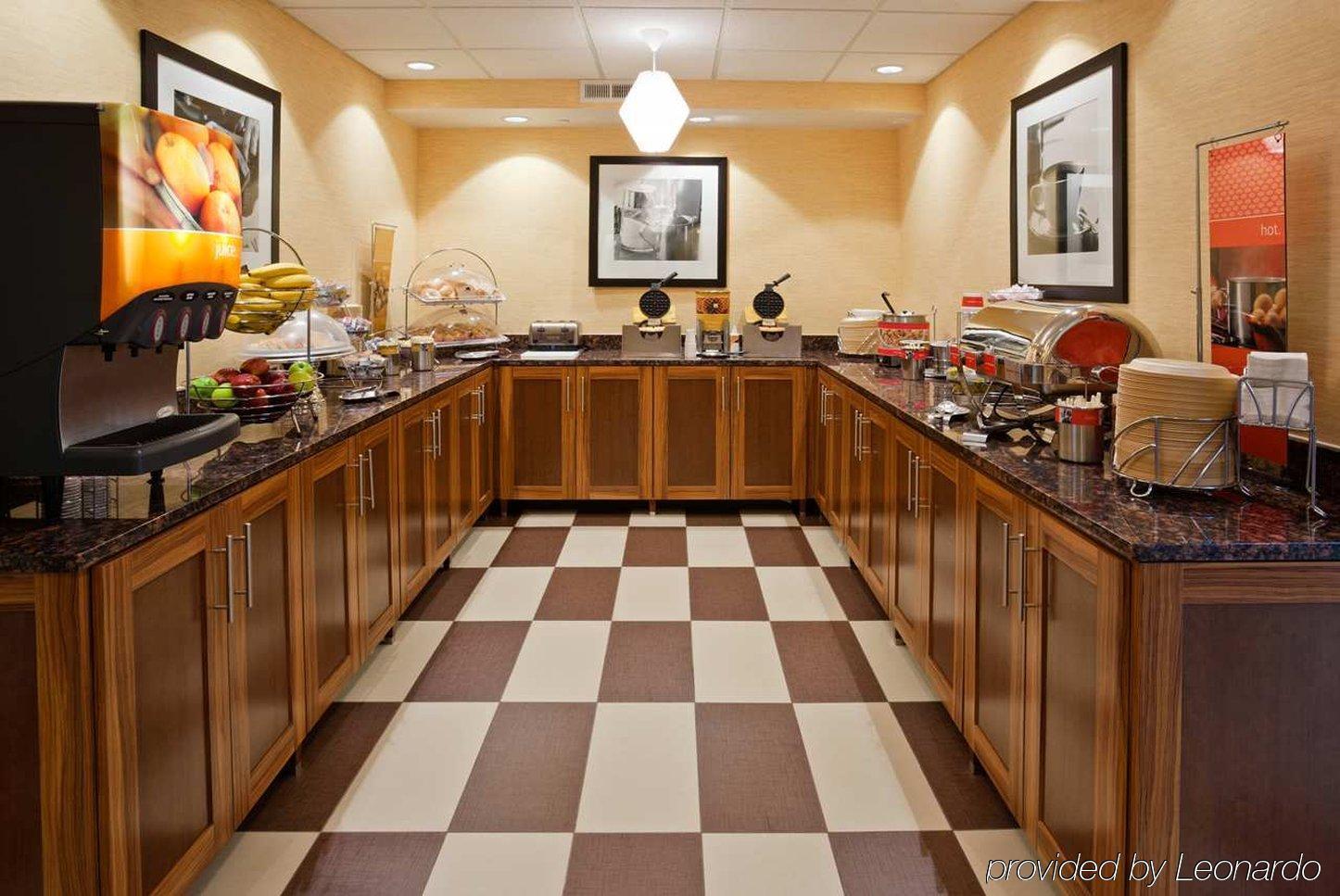 Hampton Airport 3*
