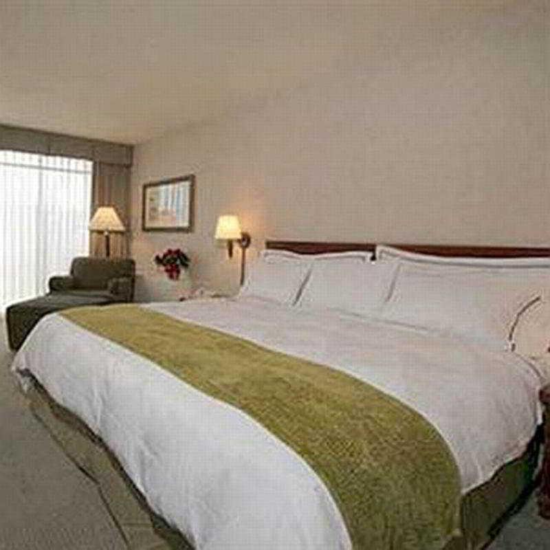 Clarion Airport 3* Milwaukee