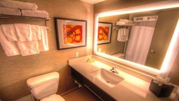 Riverfront By Ihg Hotel
