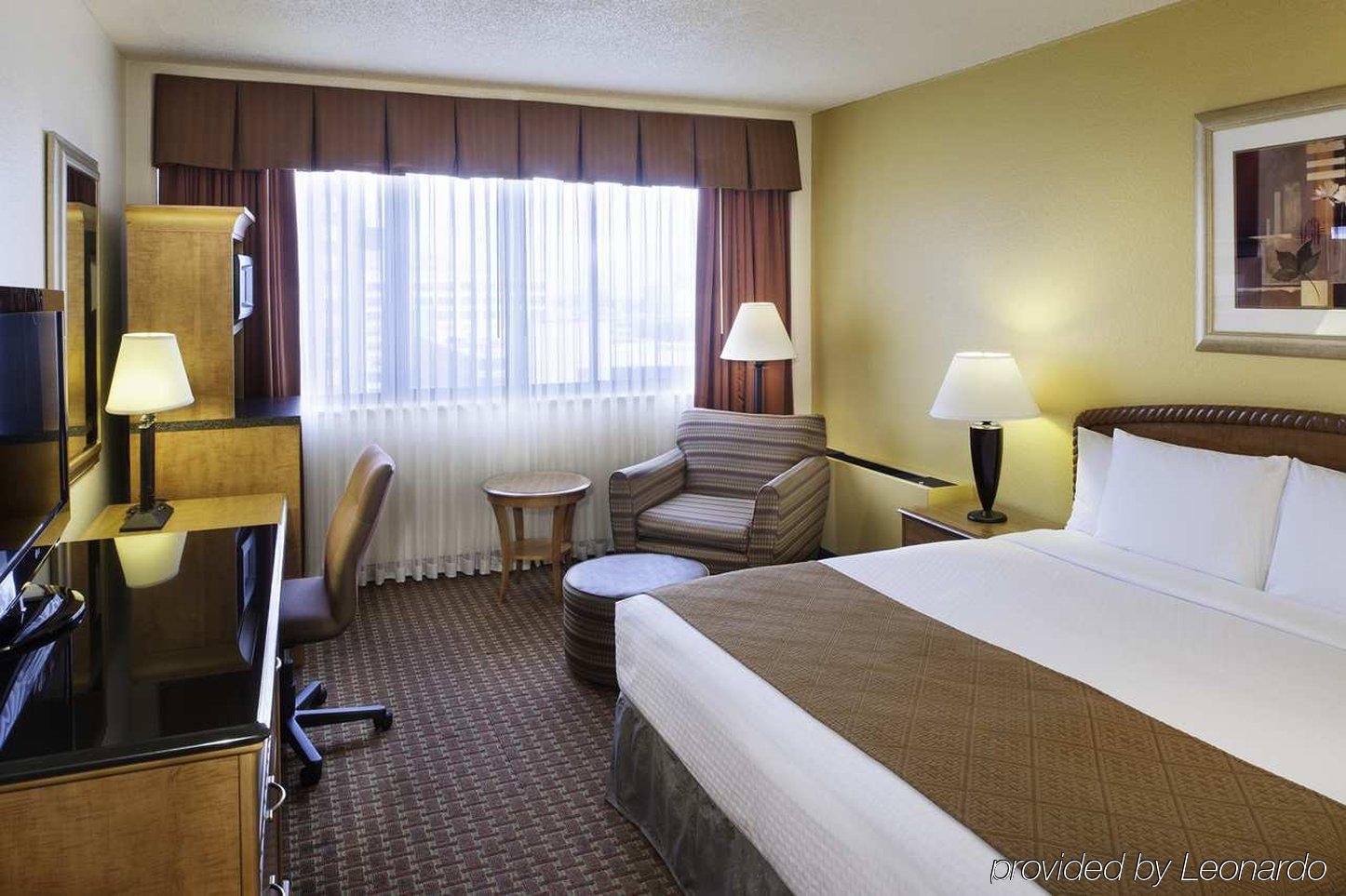 Doubletree By Hilton Downtown Hotel Milwaukee