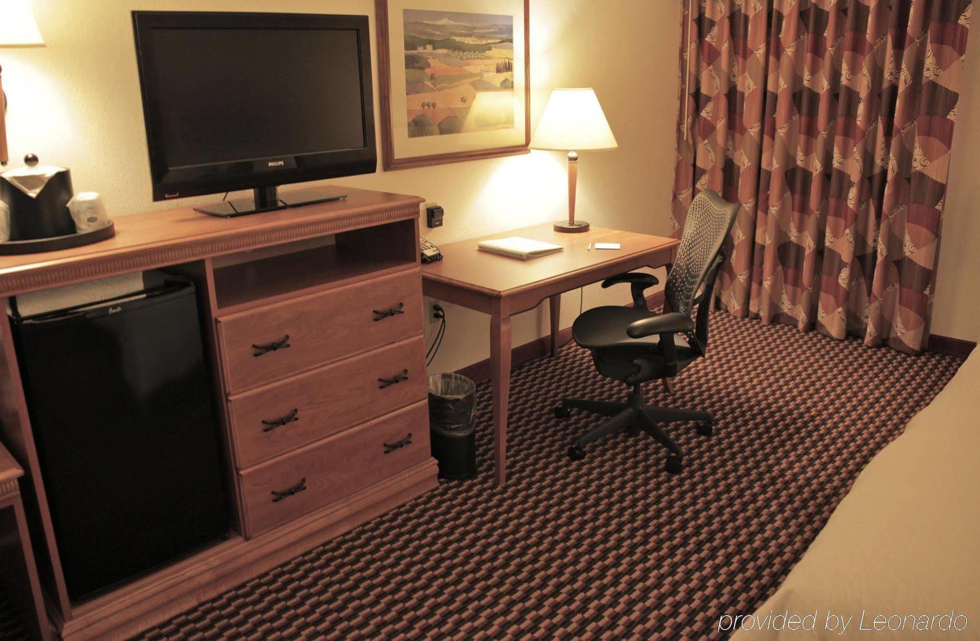 Hampton Airport Hotel