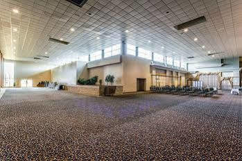 Clarion Airport Milwaukee