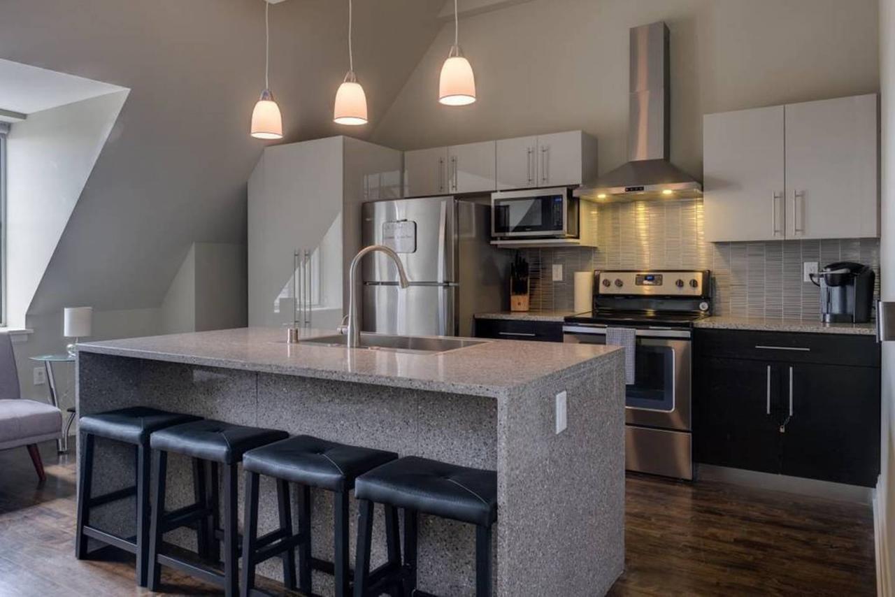 Apartment Penthouse Apt In Heart Of Downtown *