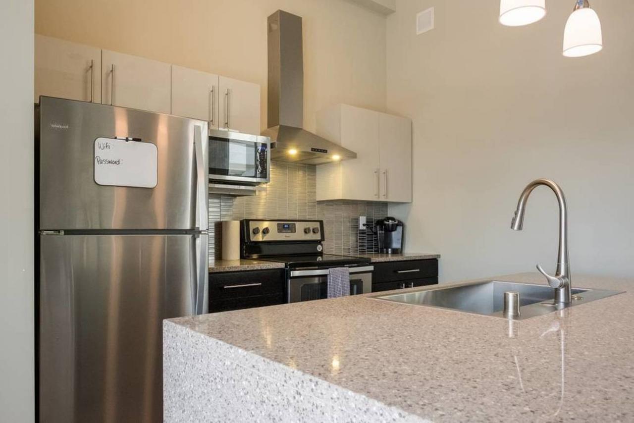 Apartment Penthouse Apt In Heart Of Downtown *