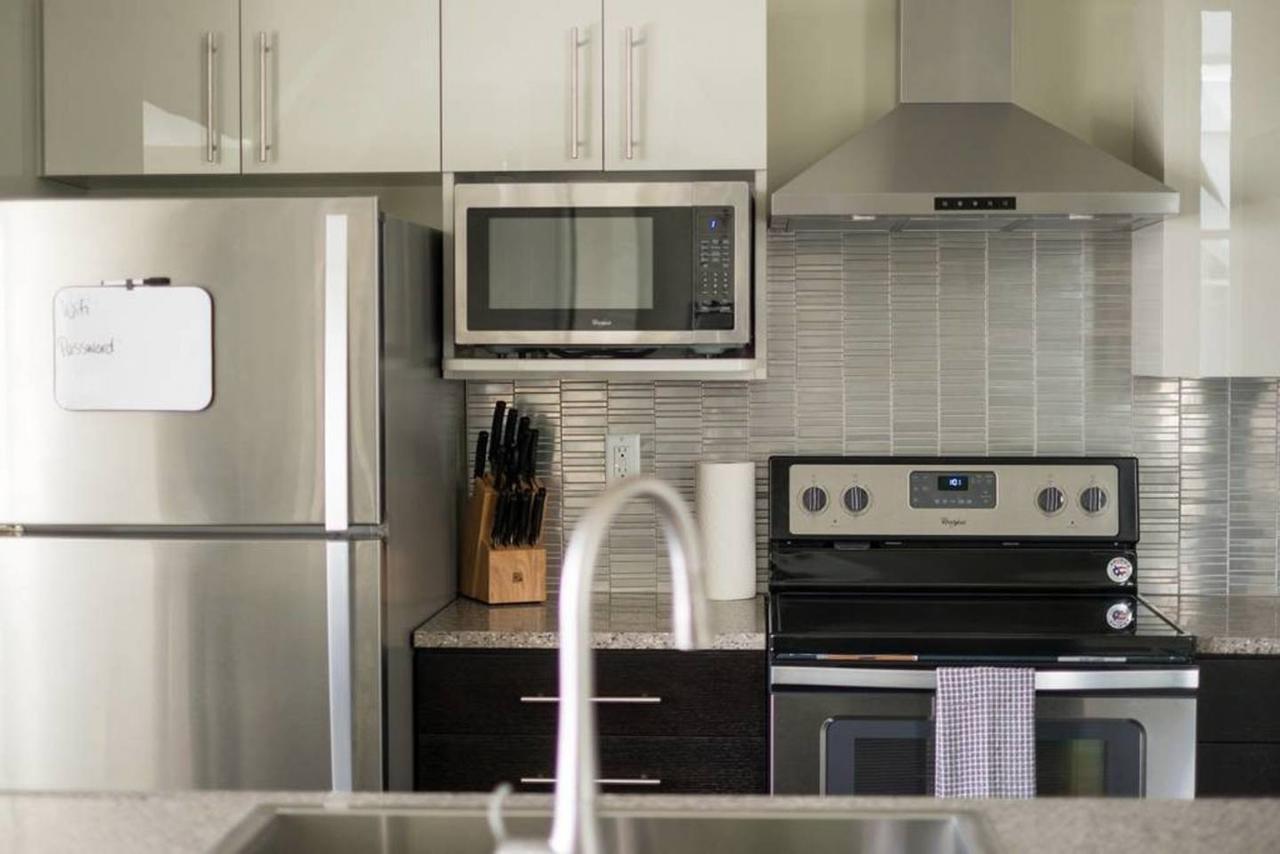 Apartment Penthouse Apt In Heart Of Downtown *