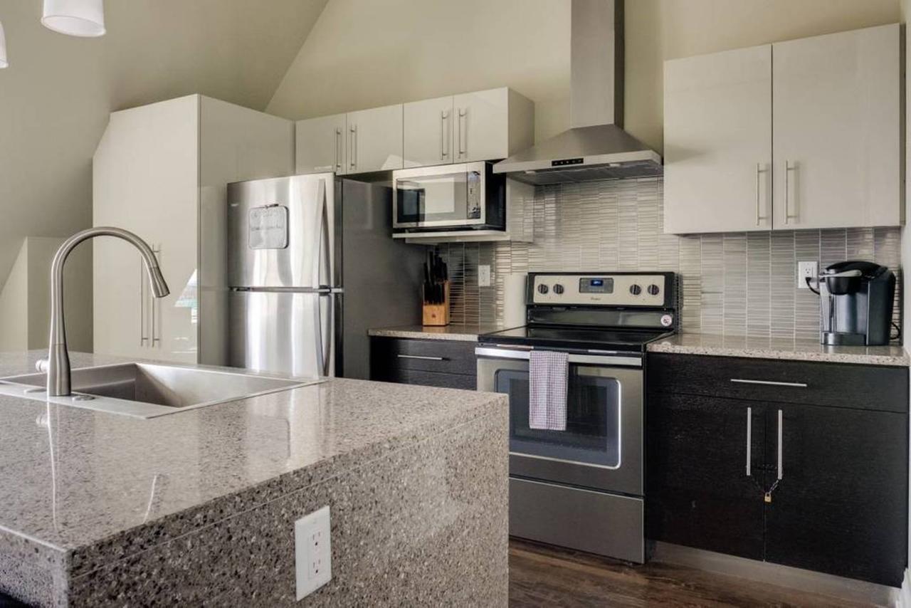 Apartment Penthouse Apt In Heart Of Downtown *