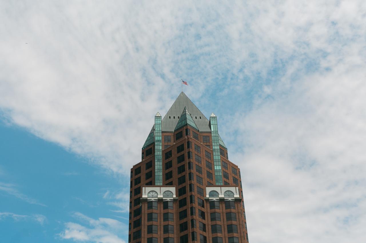 Apartment Penthouse Apt In Heart Of Downtown *