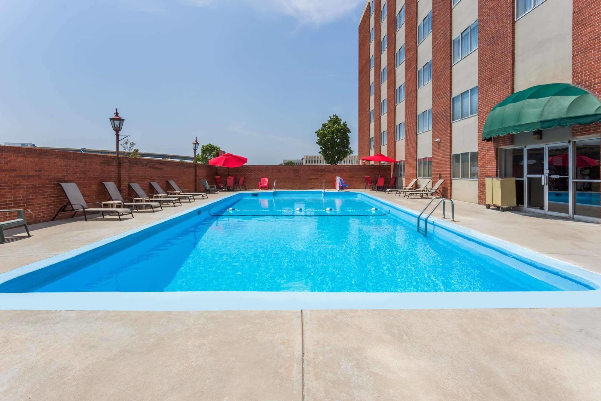 Hotel Center Milwaukee