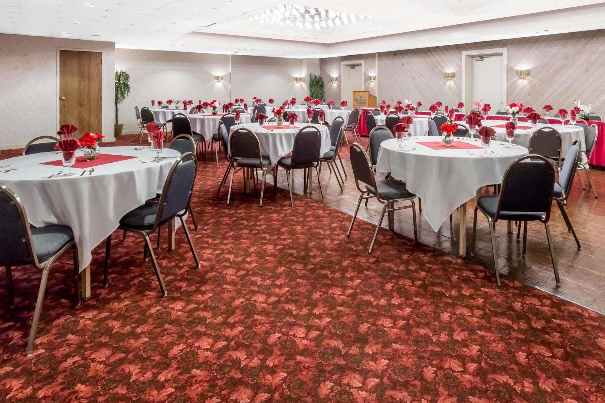 Hotel Center Milwaukee