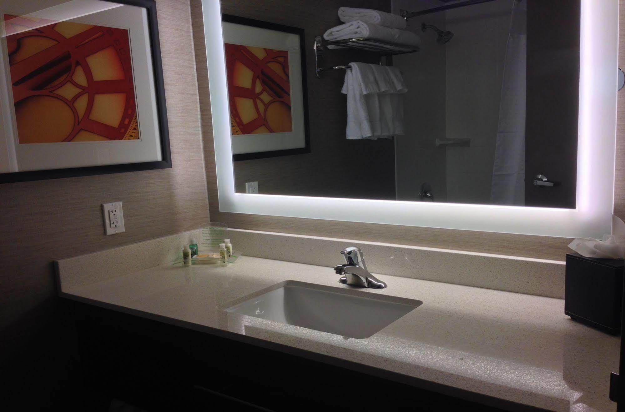 Riverfront By Ihg Milwaukee