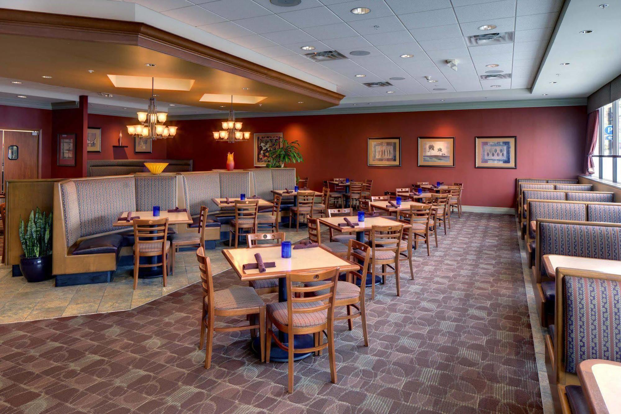 Doubletree By Hilton Downtown Hotel Milwaukee