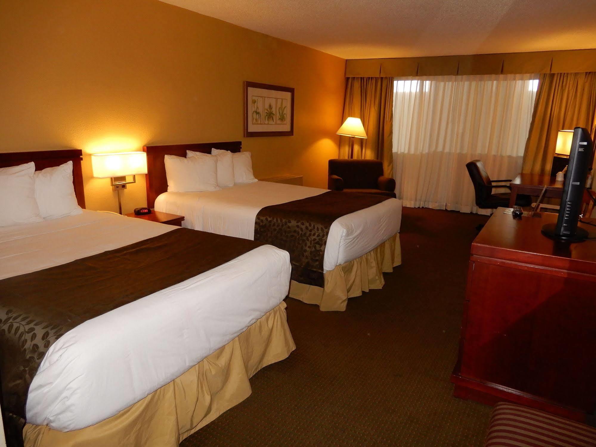 Hotel Clarion Airport 3*