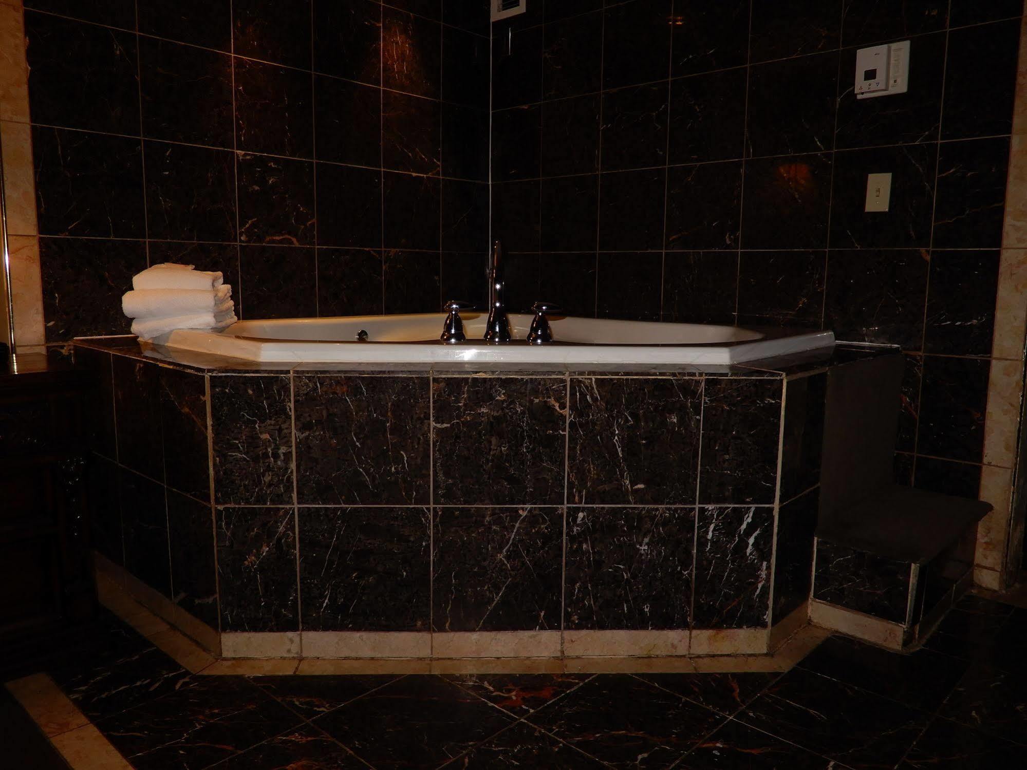 Clarion Airport Hotel 3*