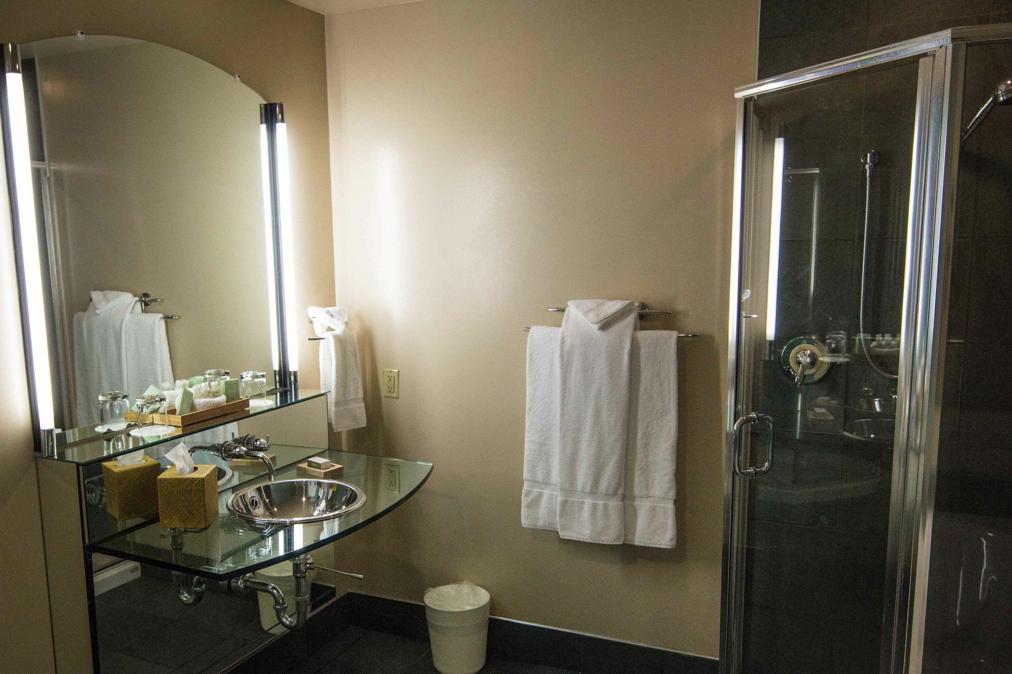 Metro, Autograph Collection Hotel 4*