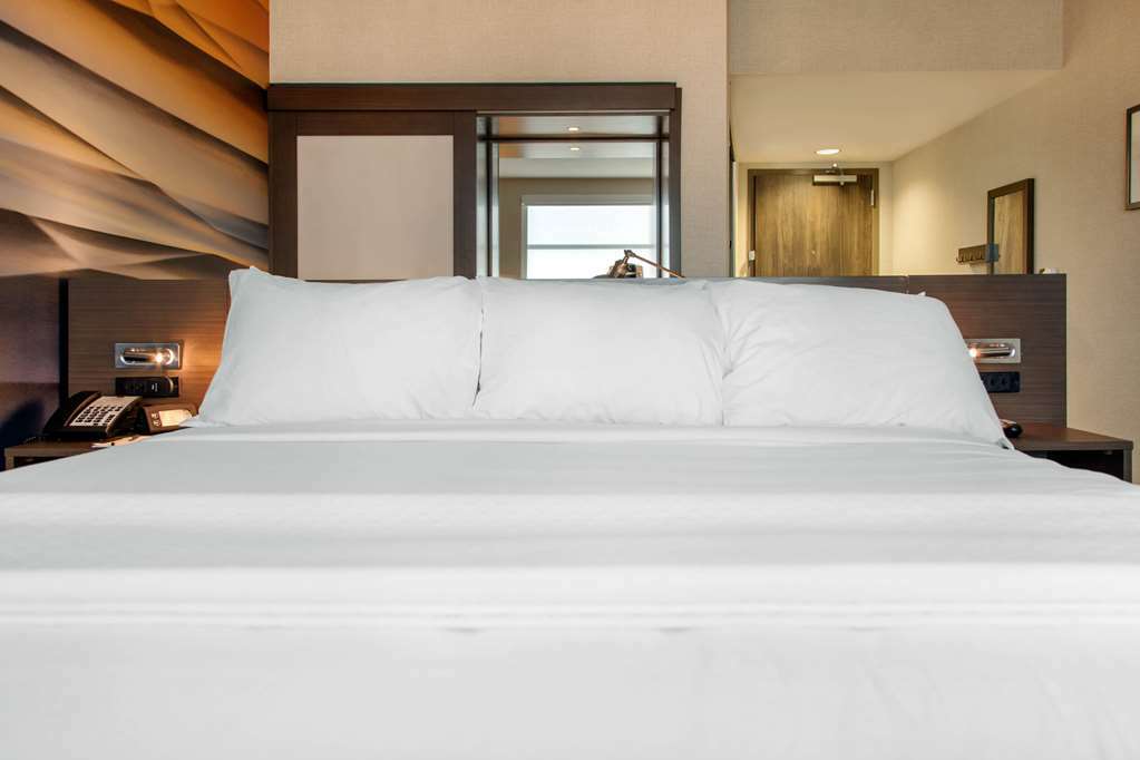 Cambria Downtown 4*