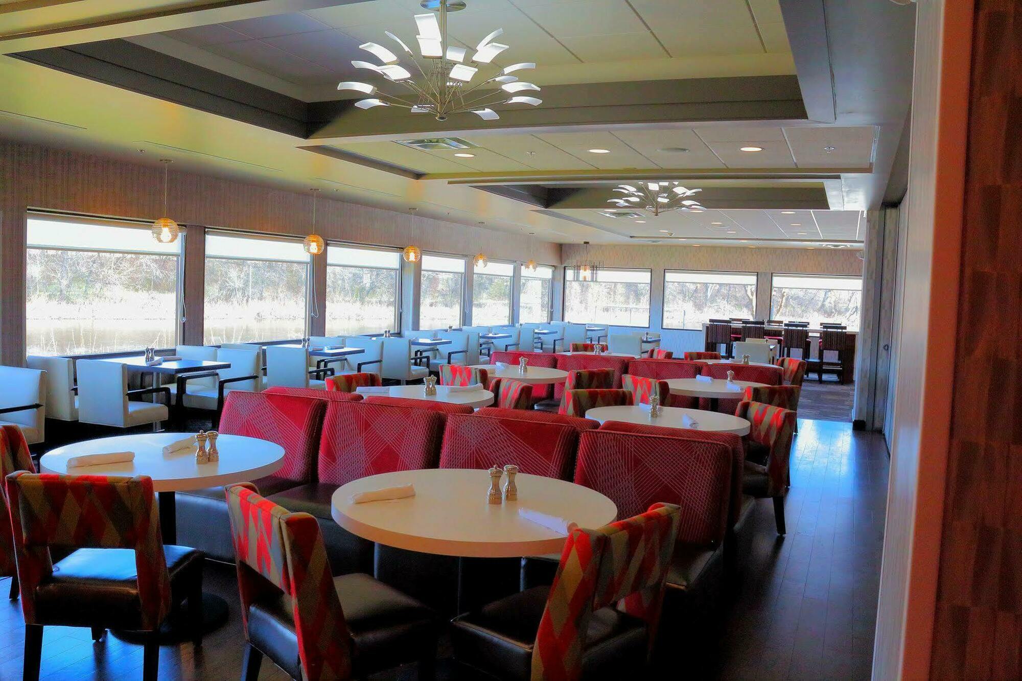 Riverfront By Ihg Hotel