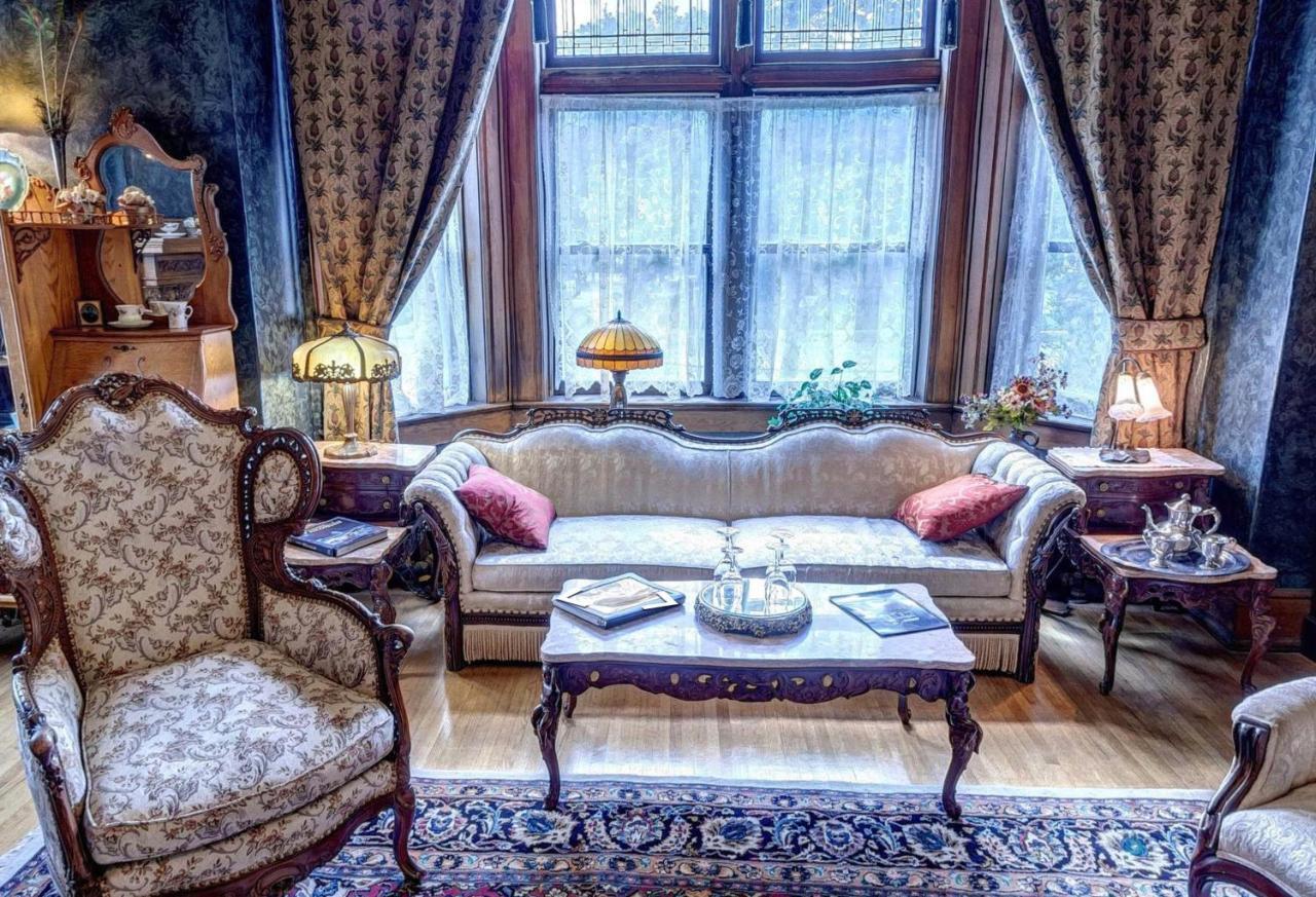 Brumder Mansion * Milwaukee