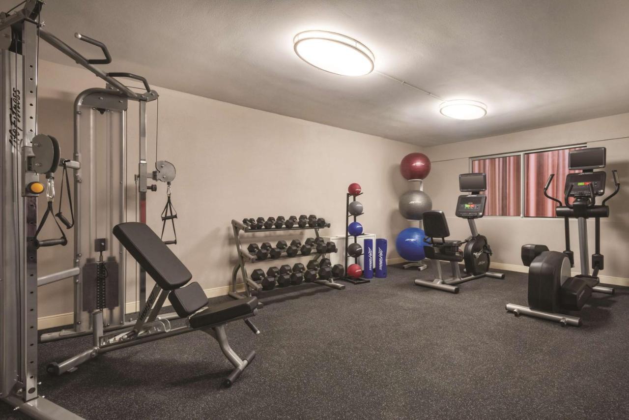 Hotel Clarion Airport 3*