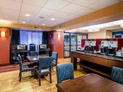 Hampton Airport Hotel 3*
